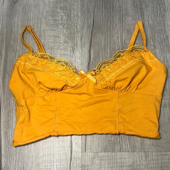 Princess Polly crop top - Picture 1 of 3